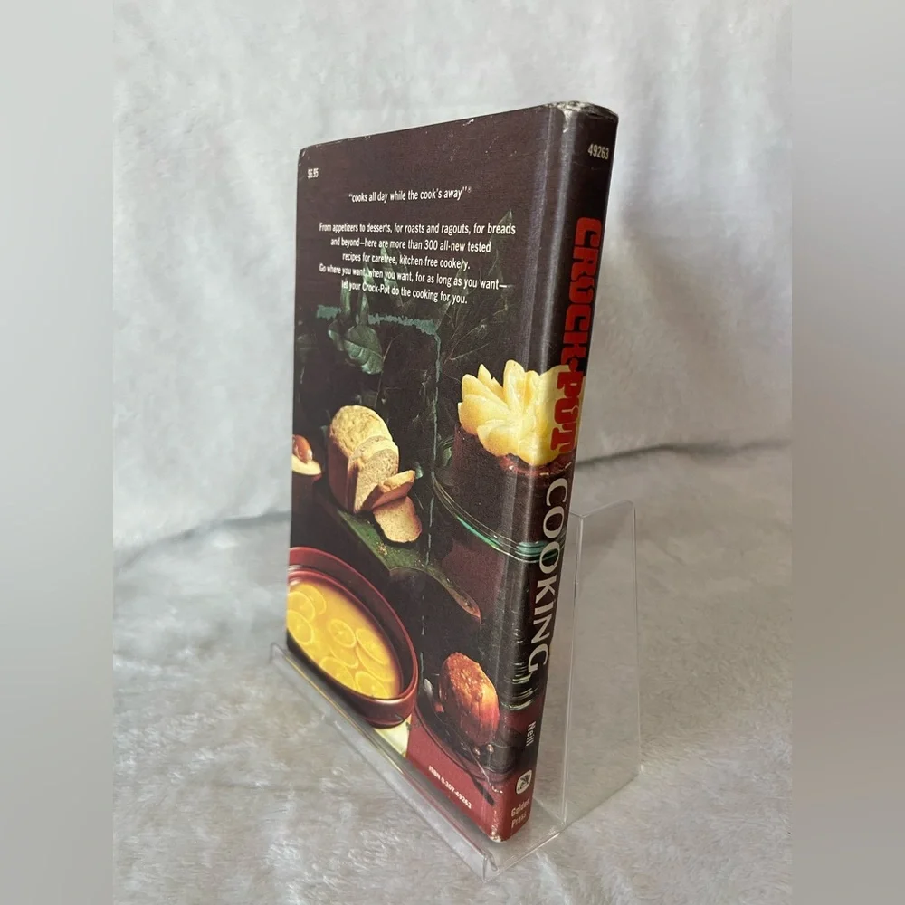 Crock-Pot Cooking cookbook by Marilyn Neill vintage 1975 edition by Golden Press